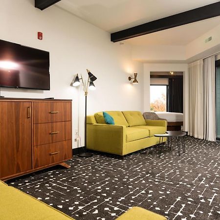 Hotel The Earl In Charlevoix Extérieur photo
