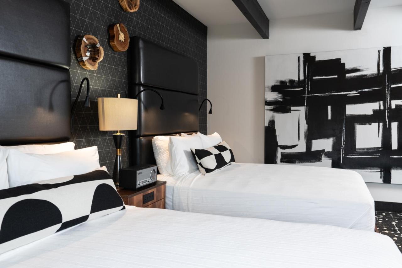 Hotel The Earl In Charlevoix Extérieur photo