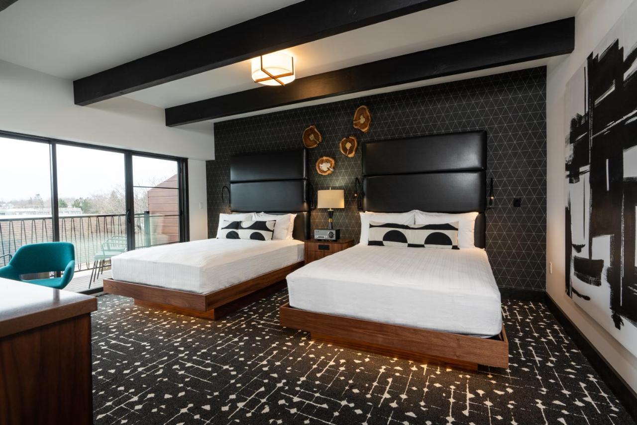 Hotel The Earl In Charlevoix Extérieur photo