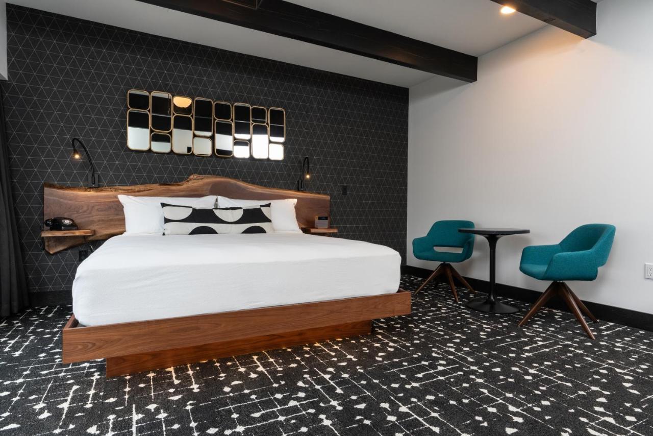 Hotel The Earl In Charlevoix Extérieur photo