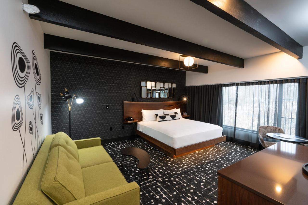 Hotel The Earl In Charlevoix Extérieur photo