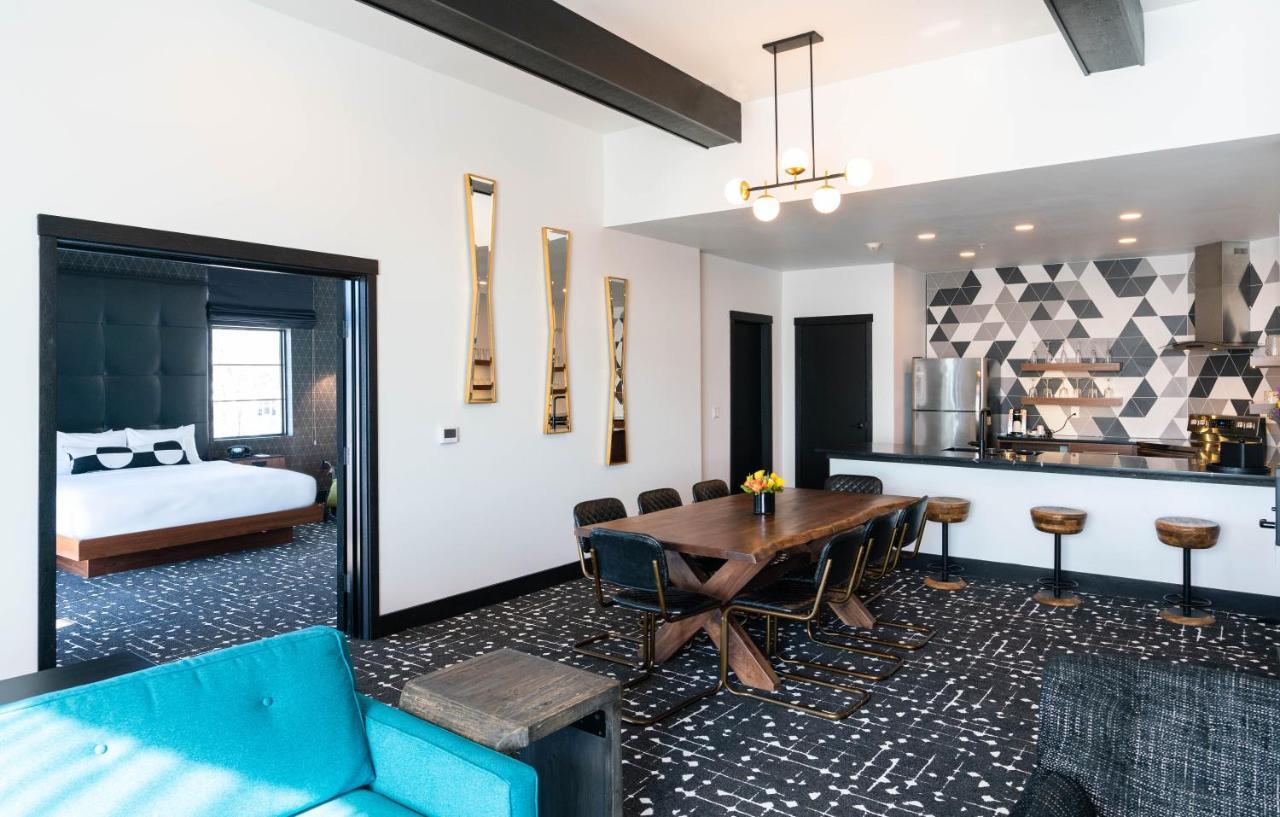 Hotel The Earl In Charlevoix Extérieur photo