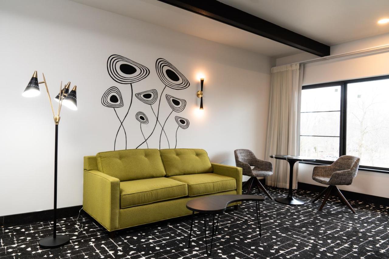 Hotel The Earl In Charlevoix Extérieur photo